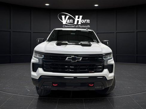 Used 2022 Chevrolet Silverado 1500 LT Trail Boss w/ LT Trail Boss Premium Package AWD/4WD image 2