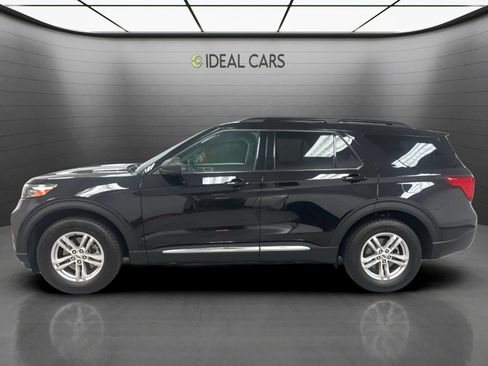 Used 2022 Ford Explorer XLT AWD/4WD image 2