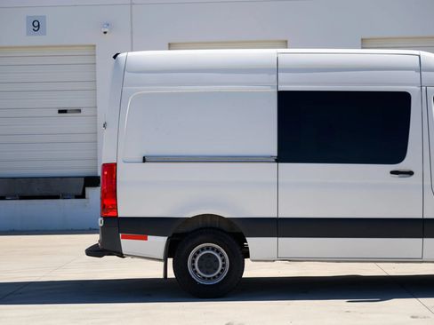 Used 2021 Mercedes-Benz Sprinter 2500 image 75