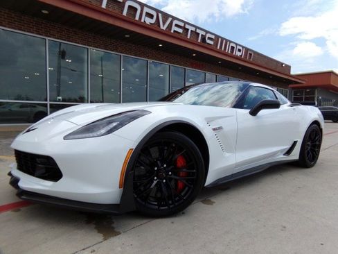 Used 2016 Chevrolet Corvette Z06 w/ 3LZ Preferred Equipment Group RWD image 1