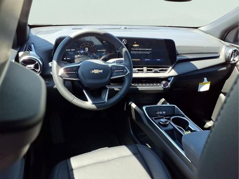 New 2026 Chevrolet Equinox LT w/ Convenience Package II FWD image 5