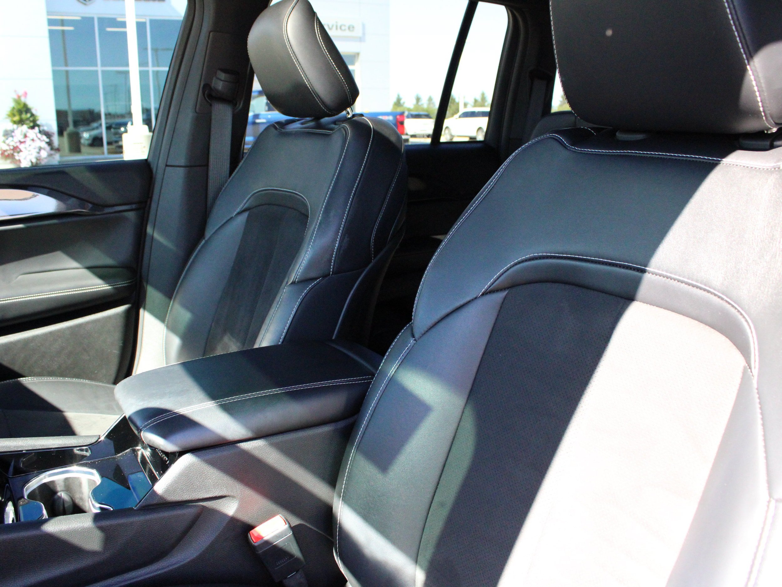 Used 2022 Jeep Grand Cherokee Altitude AWD/4WD image 37