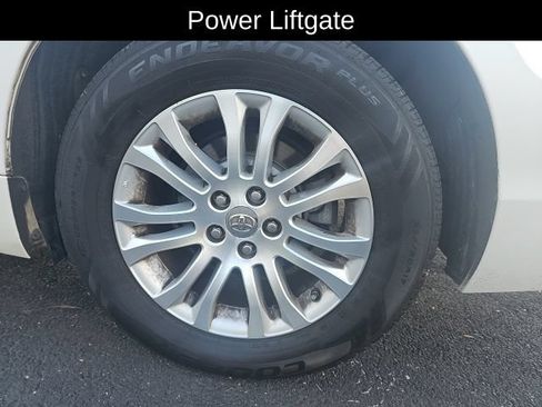 Used 2017 Toyota Sienna XLE w/ XLE Navigation Package FWD image 14