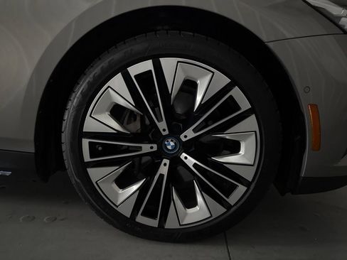 Used 2024 BMW i5 eDrive40i w/ Premium Package RWD image 25