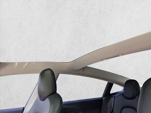 Used 2018 Tesla Model 3 Long Range image 16