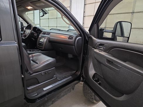 Used 2013 Chevrolet Silverado 2500 LTZ w/ LTZ Plus Package image 45