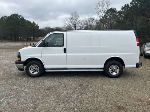 Used 2024 GMC Savana 2500 w/ Driver Convenience Package image 8