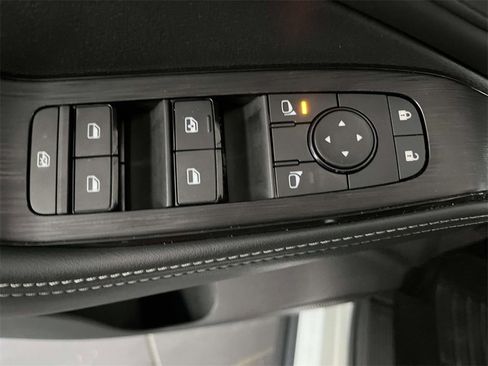 Used 2025 Nissan Rogue SV image 17