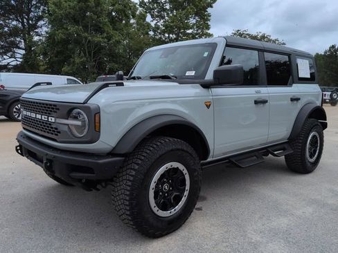 Certified 2023 Ford Bronco Badlands w/ Sasquatch Package AWD/4WD image 8