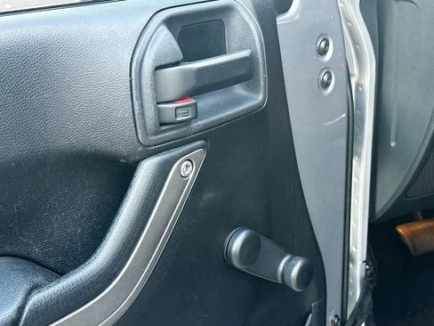 Used 2015 Jeep Wrangler Unlimited Sport AWD/4WD image 17