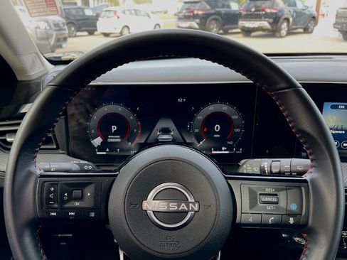 Certified 2025 Nissan Kicks SR image 12