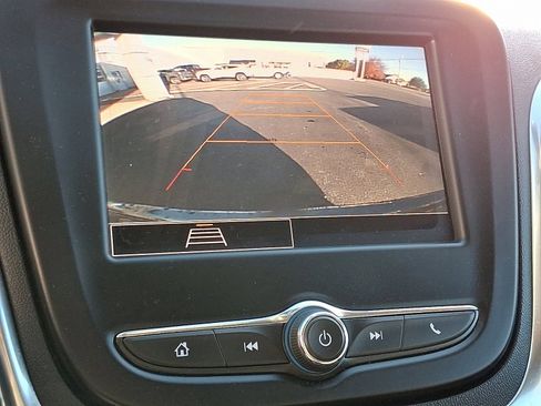 Used 2022 Chevrolet Equinox LT image 18