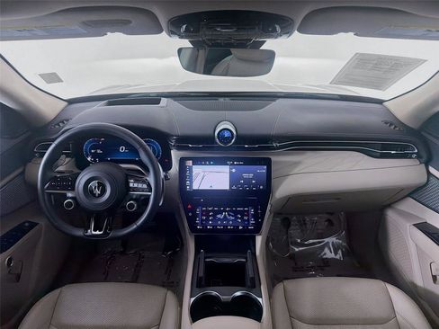 Used 2023 Maserati Grecale GT image 13