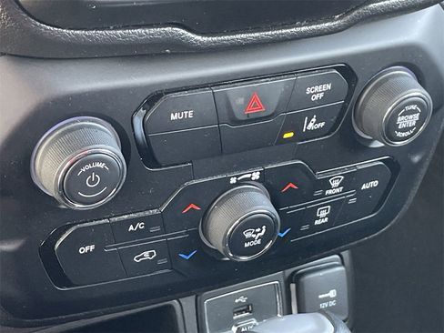 Used 2021 Jeep Renegade Sport image 26