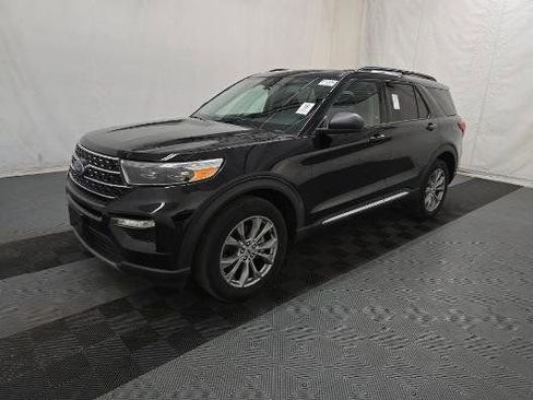 Used 2022 Ford Explorer XLT w/ Equipment Group 202A AWD/4WD image 5