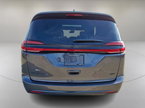 Used 2022 Chrysler Pacifica Touring-L w/ S Appearance Package image 9