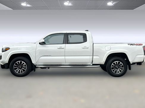 Used 2023 Toyota Tacoma TRD Sport image 2