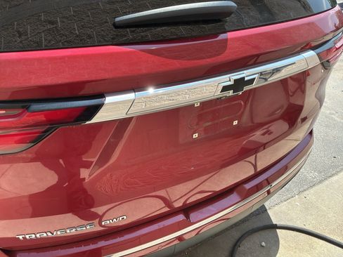 Used 2022 Chevrolet Traverse High Country w/ LPO, 'HIT The Road' Package AWD/4WD image 43