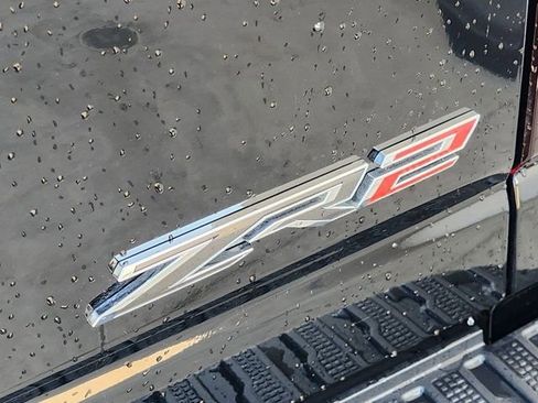 Used 2025 Chevrolet Silverado 2500 ZR2 w/ Technology Package image 11