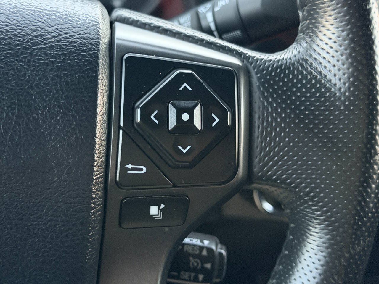 Used 2017 Toyota Tacoma TRD Sport w/ Tow Package (A/T) AWD/4WD image 31