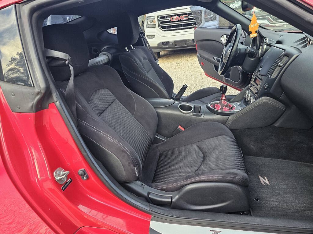 Used 2017 Nissan 370Z Coupe RWD image 13