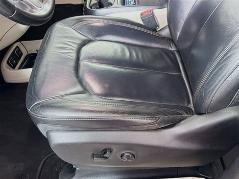 Used 2017 Chrysler Pacifica Touring-L image 21