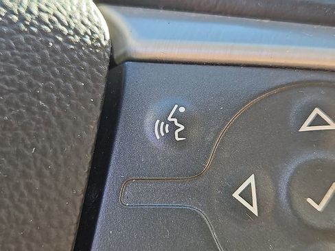 Used 2015 GMC Canyon SLT image 28