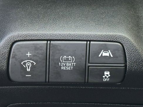 Used 2023 Hyundai Elantra Limited w/ Preferred Accessory Package image 22