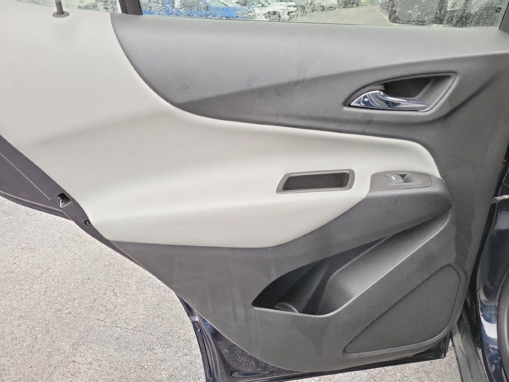 Used 2020 Chevrolet Equinox LS w/ LS Convenience Package FWD image 17