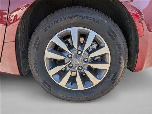 Used 2021 Chrysler Pacifica Limited w/ Premium & Safety Sphere Group FWD image 16