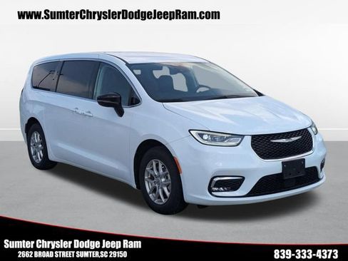 Used 2024 Chrysler Pacifica Touring-L FWD image 1
