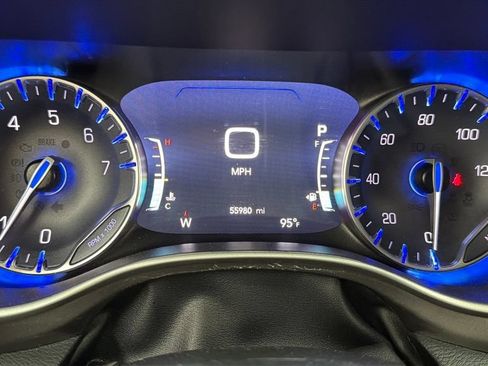 Used 2024 Chrysler Pacifica Touring-L FWD image 24