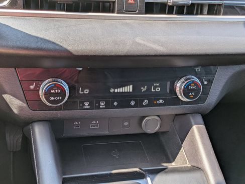 Used 2024 Mitsubishi Outlander SE Black Edition FWD image 25