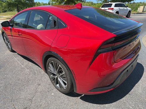 Used 2024 Toyota Prius XLE FWD image 7