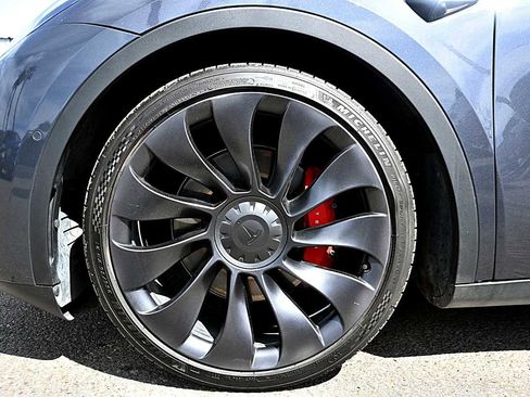 Used 2022 Tesla Model Y Performance image 11