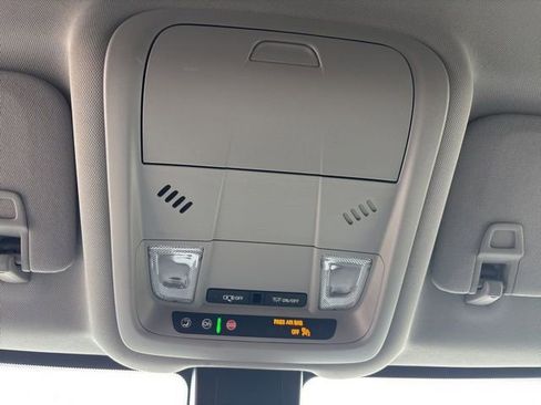 Used 2023 GMC Terrain SLE w/ Driver Convenience Package image 24