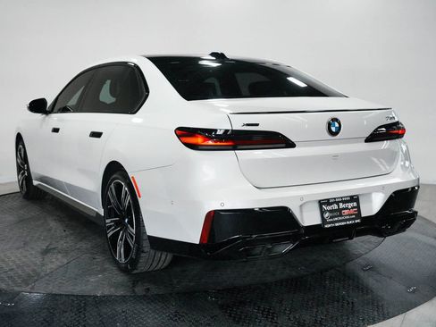 Used 2023 BMW 760i xDrive image 6