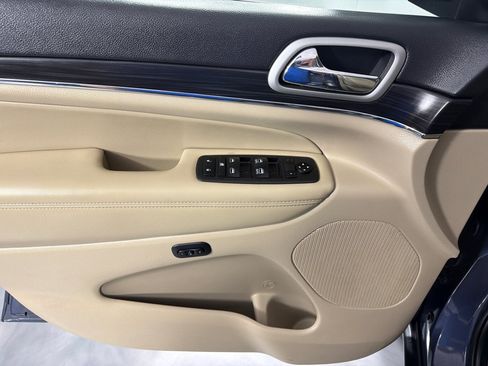 Used 2021 Jeep Grand Cherokee Limited AWD/4WD image 10
