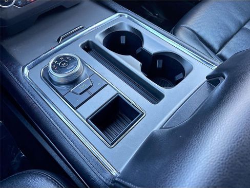 Used 2021 Ford Expedition XLT image 18