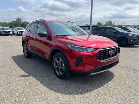 Certified 2025 Ford Escape ST-Line w/ Tech Pack #1 AWD/4WD image 3