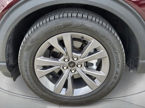 Used 2022 Ford Explorer XLT w/ Equipment Group 202A image 9