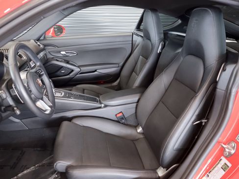 Used 2025 Porsche 718 Cayman image 5