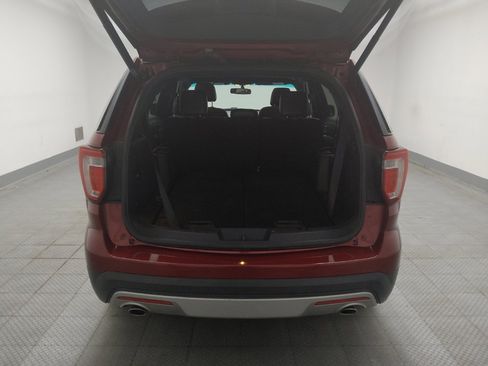 Used 2017 Ford Explorer XLT w/ Equipment Group 202A AWD/4WD image 29