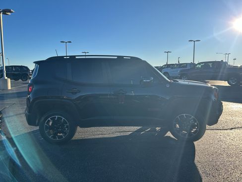 Used 2023 Jeep Renegade Trailhawk image 4