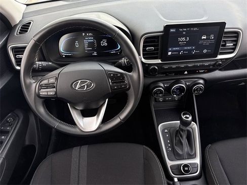 Used 2025 Hyundai Venue SEL image 10