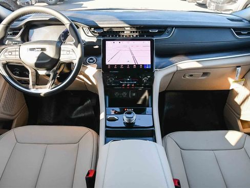 New 2025 Jeep Grand Cherokee Limited image 13