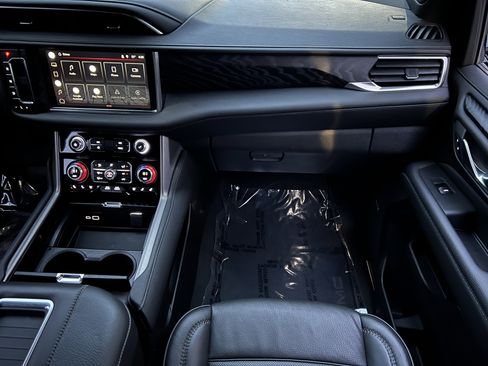 Used 2022 GMC Yukon Denali image 38