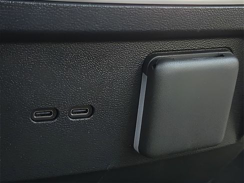 New 2026 Cadillac Vistiq Sport image 18