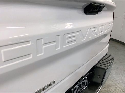 Used 2024 Chevrolet Silverado 1500 LT image 29