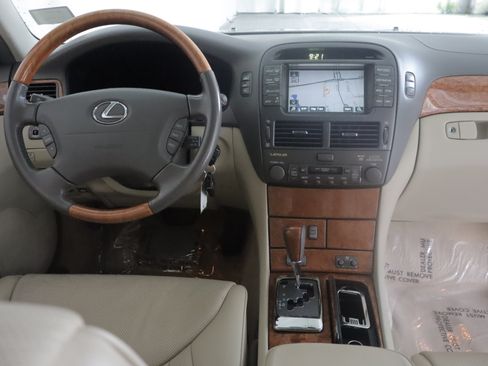 Used 2005 Lexus LS 430 RWD image 2